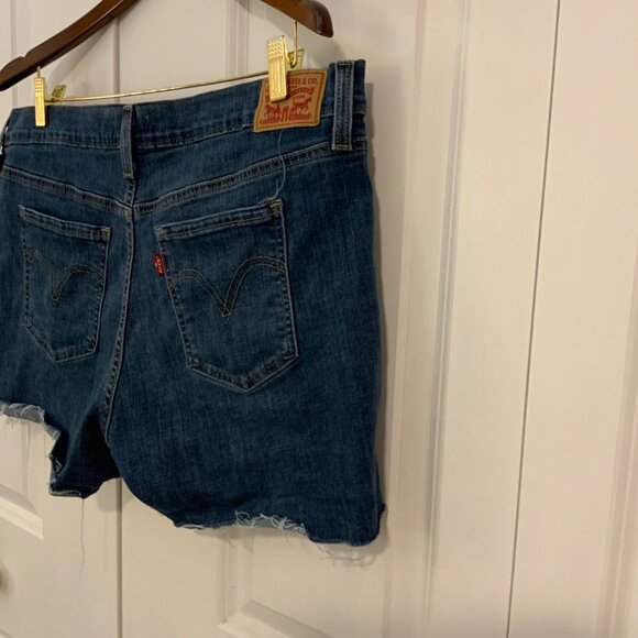 Levi’s Women’s Mid Length Denim Shorts 4 Inch Inseam Size 34 - Picture 6 of 8